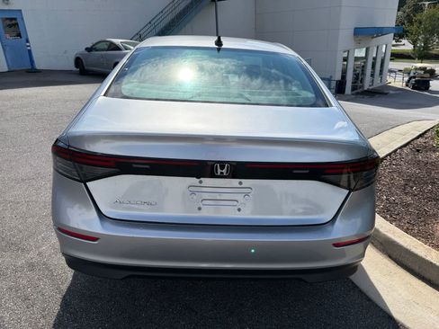 Used 2025 Honda Accord SE image 9