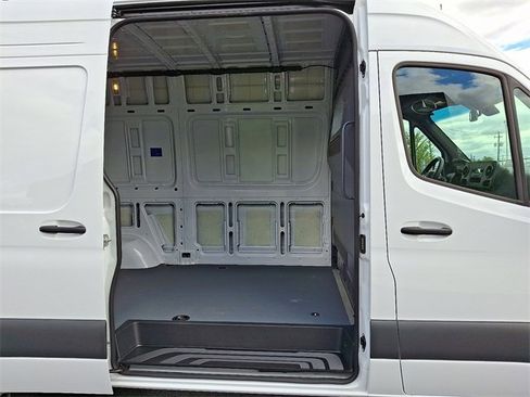 Used 2025 Mercedes-Benz Sprinter 2500 image 8
