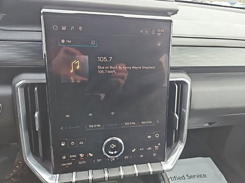 Used 2025 GMC Acadia Elevation image 17