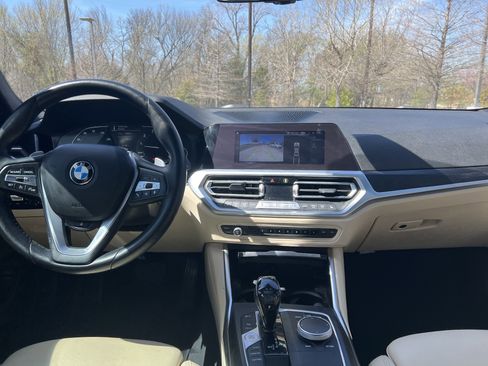 Used 2021 BMW 330i Sedan w/ Convenience Package image 29