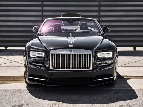Used 2018 Rolls-Royce Dawn RWD image 15