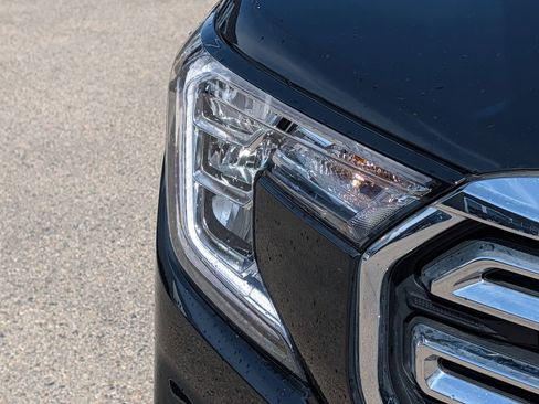 Used 2024 GMC Terrain SLT w/ Infotainment Package II AWD/4WD image 3
