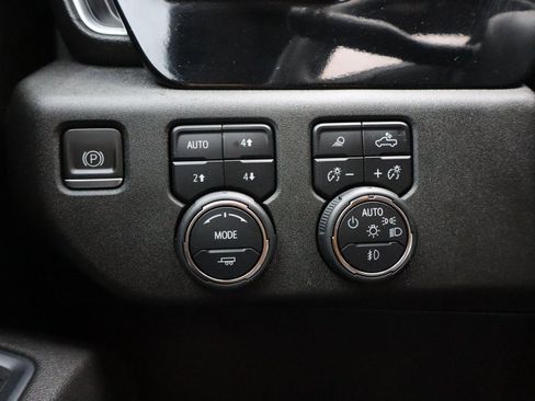 Used 2024 Chevrolet Silverado 2500 LTZ w/ LTZ Convenience Package image 12