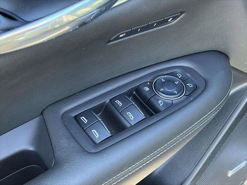 Used 2024 Cadillac XT6 Luxury image 16