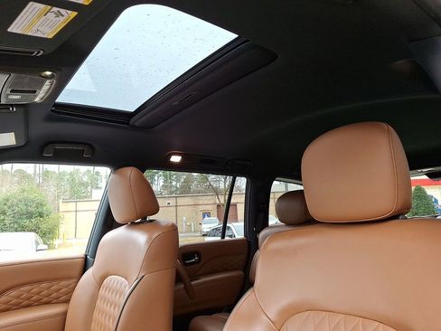 Used 2024 INFINITI QX80 Sensory image 16