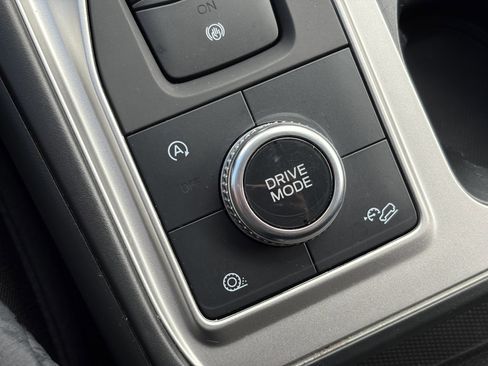 Used 2020 Ford Explorer XLT image 27