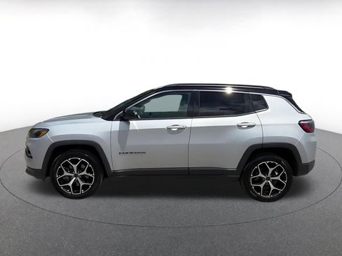 Used 2025 Jeep Compass Limited image 9