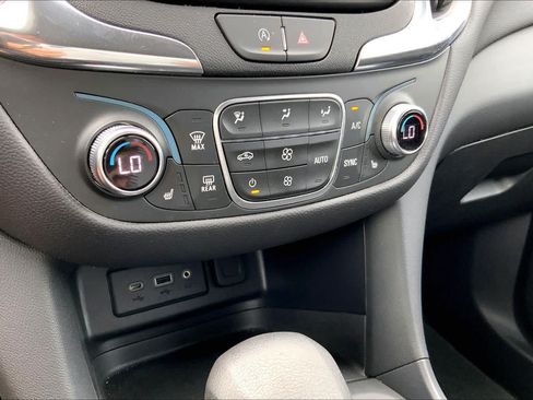 Certified 2024 Chevrolet Equinox LT FWD image 35