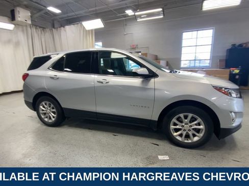 Used 2020 Chevrolet Equinox LT w/ Driver Convenience Package FWD image 2