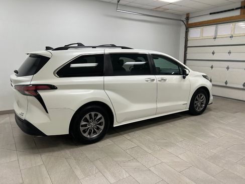 Used 2021 Toyota Sienna XLE w/ XLE Plus Package image 17
