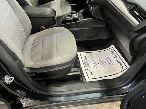 Used 2022 Ford Escape SE w/ Cold Weather Package image 15
