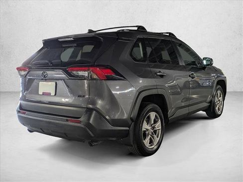 Used 2022 Toyota RAV4 XLE w/ Convenience Package FWD image 5