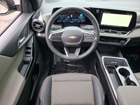 Certified 2025 Chevrolet Equinox LT w/ Convenience Package II AWD/4WD image 11
