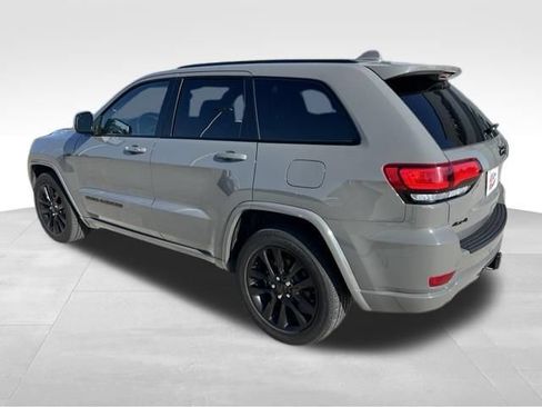 Used 2021 Jeep Grand Cherokee Laredo X AWD/4WD image 4