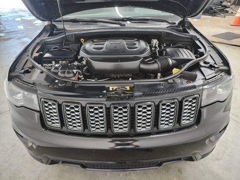 Used 2021 Jeep Grand Cherokee Laredo X AWD/4WD image 35