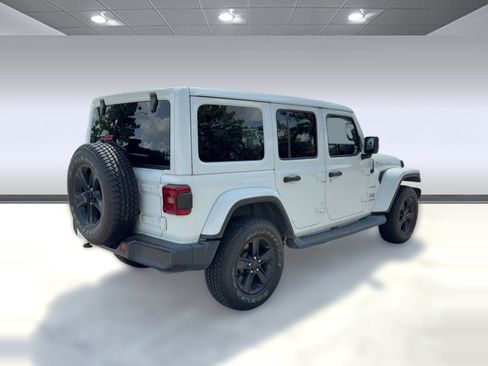 Used 2019 Jeep Wrangler Unlimited Sahara AWD/4WD image 9
