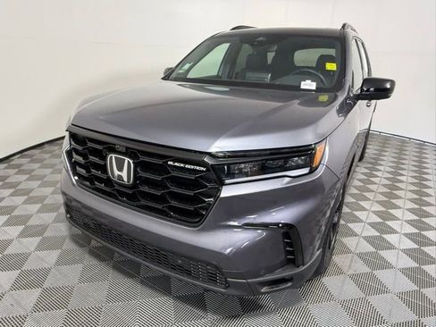 Used 2025 Honda Pilot Black Edition image 2