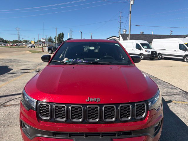 Used 2025 Jeep Compass Latitude w/ Altitude Special Edition AWD/4WD image 3
