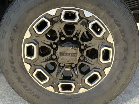 Used 2024 GMC Sierra 2500 Denali Ultimate image 13