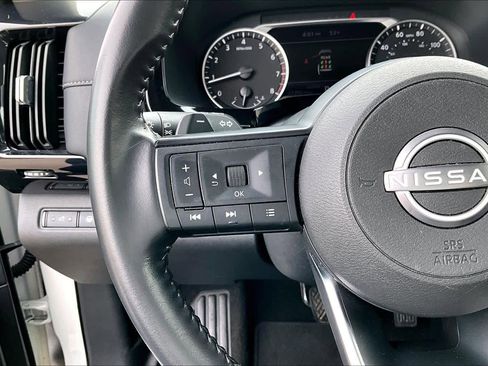 Used 2025 Nissan Pathfinder SV image 22