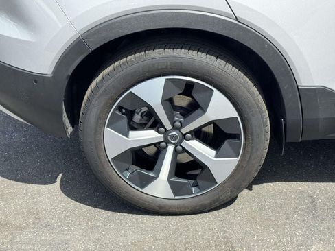 Certified 2025 Volvo XC40 B5 Plus AWD/4WD image 7