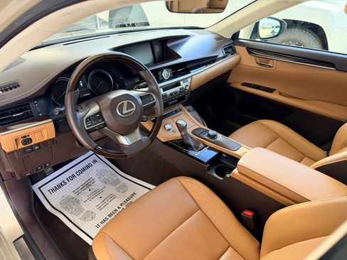 Used 2016 Lexus ES 350 w/ Premium Package w/Wood Trim image 10