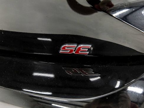 Used 2020 Toyota Corolla SE w/ SE Preferred Package FWD image 7