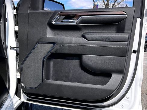 Used 2024 GMC Sierra 1500 SLT image 11