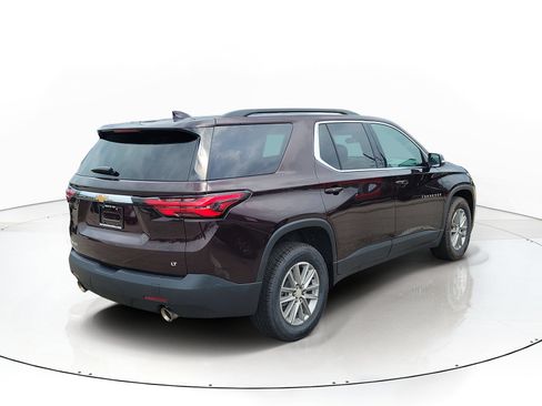 Used 2023 Chevrolet Traverse LT FWD image 3
