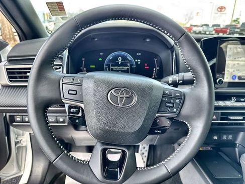 Used 2025 Toyota Camry SE image 23