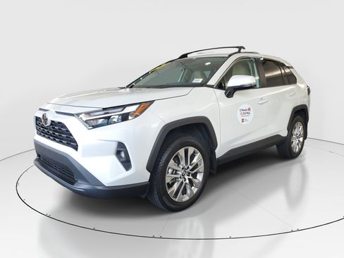 Used 2024 Toyota RAV4 XLE Premium FWD image 3