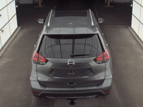 Used 2018 Nissan Rogue SV w/ Sun & Sound Touring Package image 4