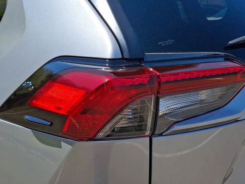 Used 2019 Toyota RAV4 LE w/ All Weather Liner Package AWD/4WD image 11