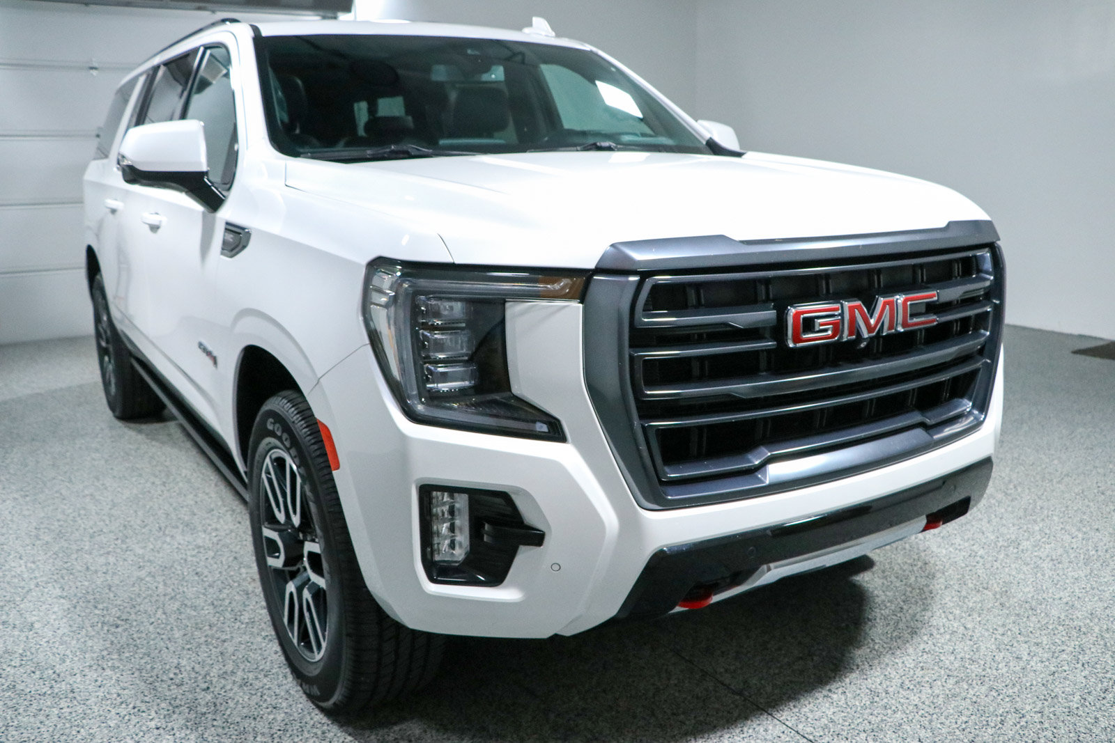 Used 2021 GMC Yukon XL AT4 w/ AT4 Premium Plus Package AWD/4WD image 5