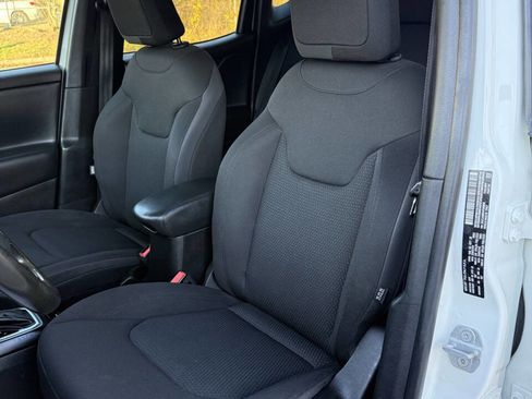 Used 2018 Jeep Renegade Altitude image 13