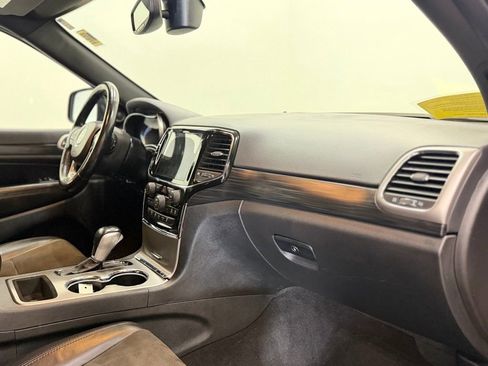 Used 2020 Jeep Grand Cherokee Altitude image 17