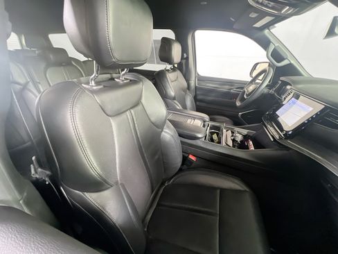 Used 2022 Jeep Wagoneer Series II AWD/4WD image 28