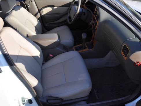 Used 1996 Toyota Camry LE FWD image 30