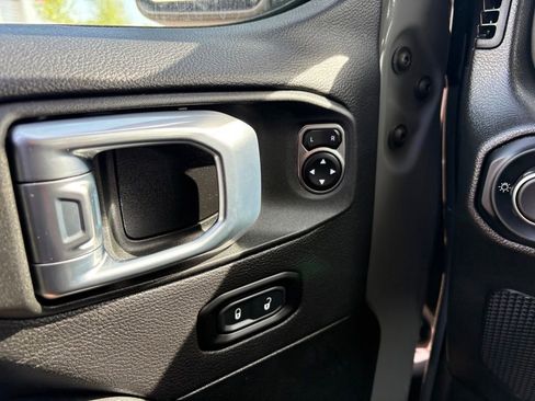 Used 2023 Jeep Wrangler Unlimited Sahara w/ LED Lighting Group AWD/4WD image 21