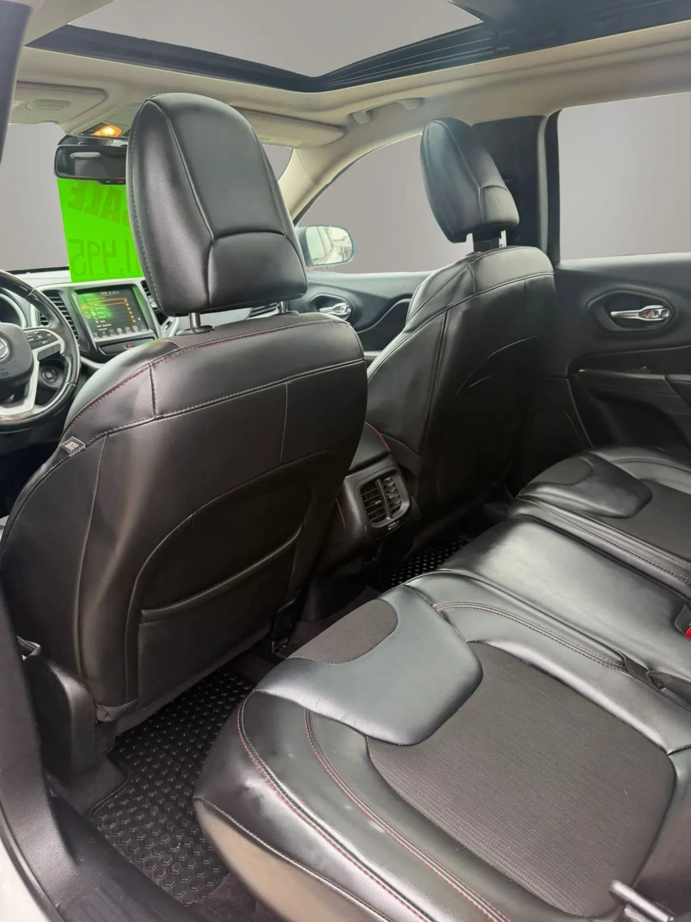 Used 2017 Jeep Cherokee Trailhawk w/ Comfort/Convenience Group AWD/4WD image 16