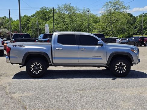 Used 2019 Toyota Tacoma TRD Off-Road RWD image 7