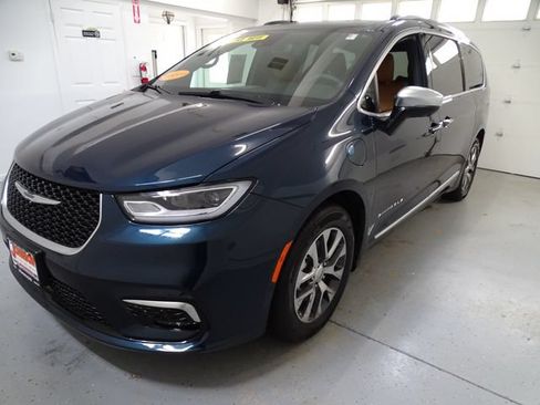 Certified 2023 Chrysler Pacifica Pinnacle FWD image 18