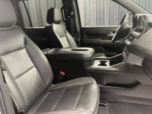 Used 2023 GMC Yukon XL SLT w/ SLT Luxury Package AWD/4WD image 18