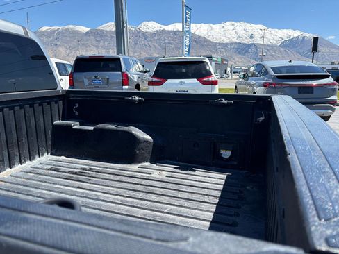 Used 2017 Toyota Tacoma TRD Off-Road AWD/4WD image 9