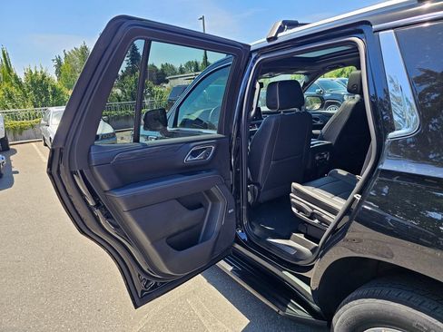 Used 2023 GMC Yukon SLT w/ SLT Premium Package AWD/4WD image 16