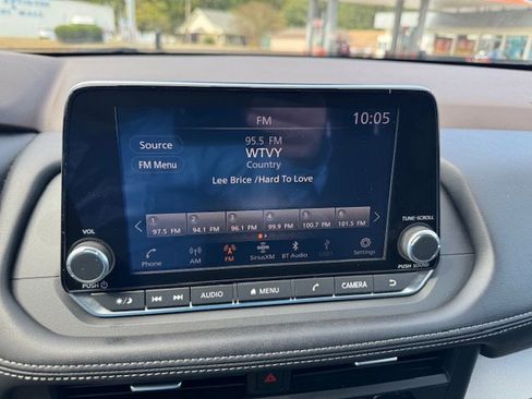 Used 2023 Nissan Rogue SV image 16