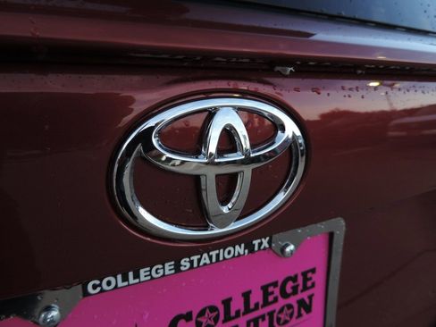 Used 2023 Toyota RAV4 LE FWD image 18
