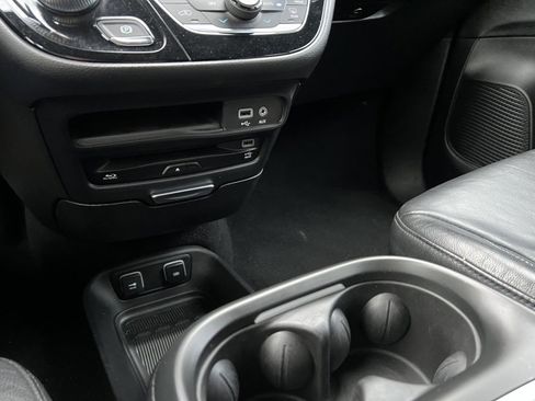 Used 2020 Chrysler Pacifica Touring-L Plus image 29