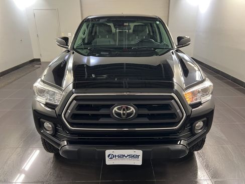 Used 2020 Toyota Tacoma SR5 w/ Technology Package image 2