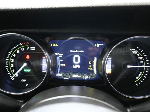 Used 2021 Jeep Wrangler Unlimited Sahara w/ Cold Weather Group image 15